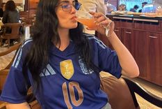 Coqueta y brillante, así es la manicura de Lali Espósito que vas a querer probar Foto: Instagram