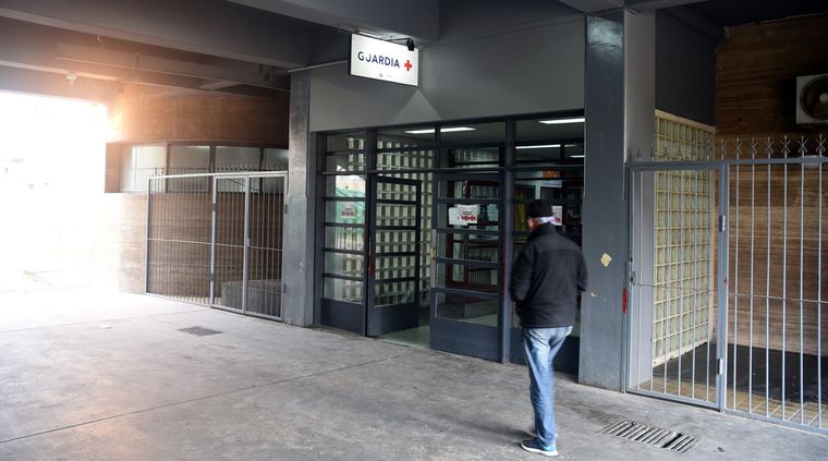 La mujer apuñalada quedó internada en el Hospital Central. Foto: ALF PONCE MERCADO / MDZ