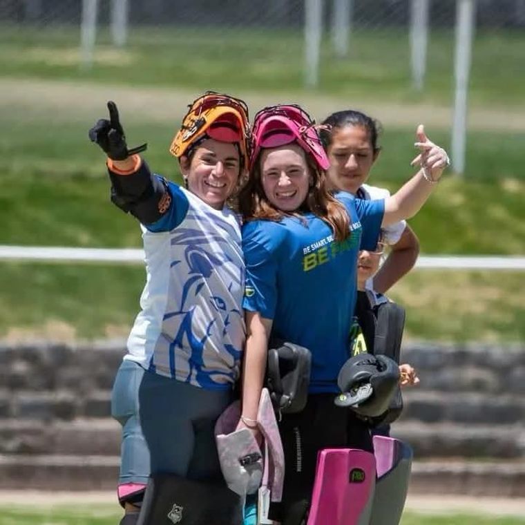 Sus hijas, que siguieron sus pasos como arqueras, crecieron viendo su ejemplo. Sus hijas, que siguieron sus pasos como arqueras, crecieron viendo su ejemplo.