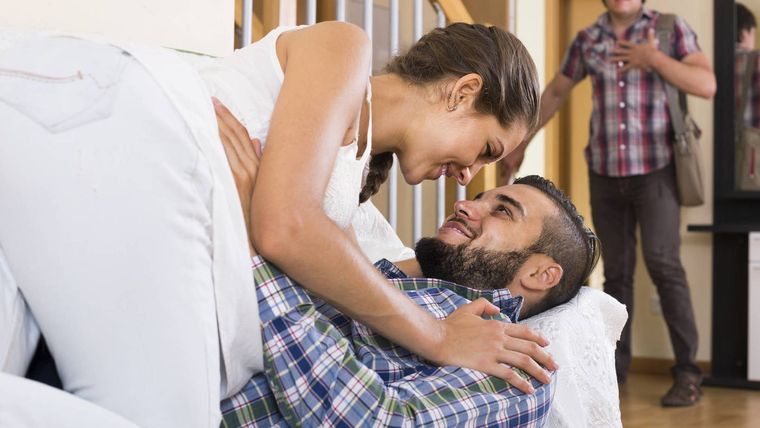 Un detective privado enumeró 20 claves para revelar si existe infidelidad en la pareja