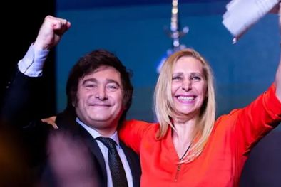 MDZol | El gobierno libertario, encabezado por Javier Milei y su hermana Karina, celebra estar controlando la inflación y el dólar. Foto: Getty Images