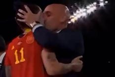 El beso de Rubiales a Hermoso. Foto: Captura El beso de Rubiales a Hermoso. Foto: Captura