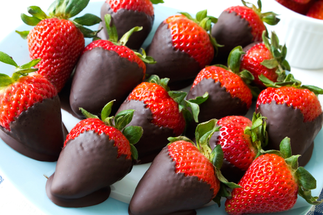 El postre más fácil: chocolate con frutillas en minutos El postre más fácil: chocolate con frutillas en minutos