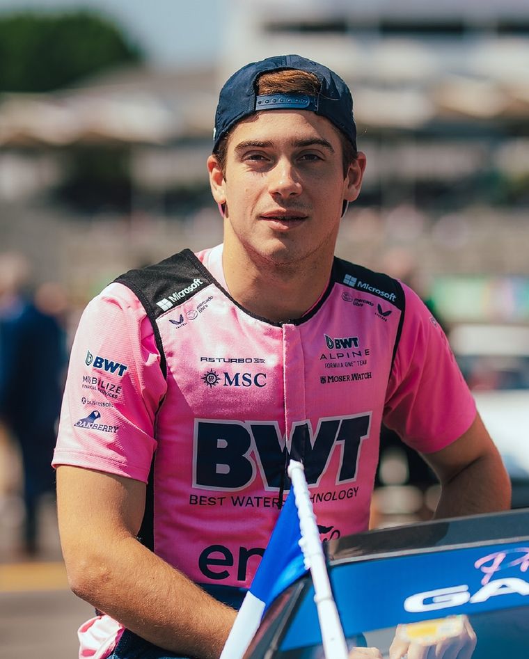 Franco Colapinto celebra en Interlagos la renovación de su contrato con Alpine, en la antesala del Gran Premio de Brasil.