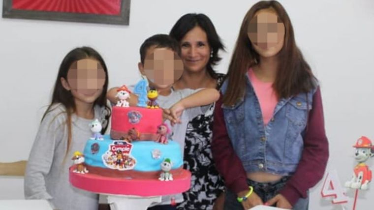 La víctima fue asesinada mientras dormía y presentaba ocho golpes en el cráneo