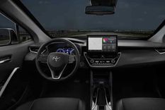El Toyota Corolla Cross se encuentra disponible tanto con una motorización naftera como una variante híbrida.