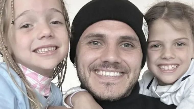 Mauro Icardi junto a sus hijas