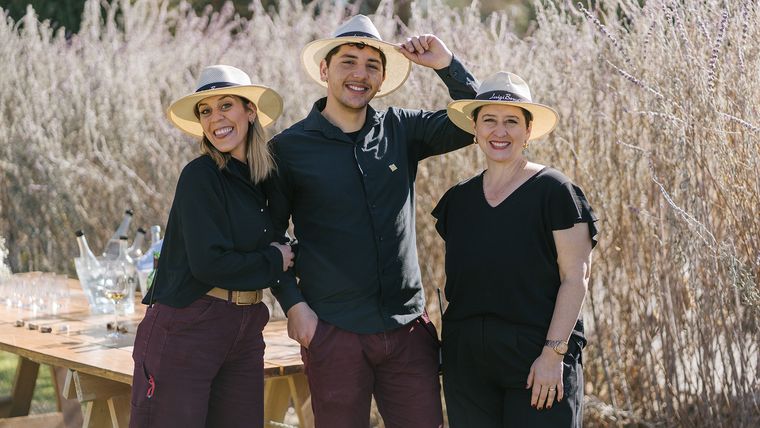 Parte del team de hospitalidad de Luigi Bosca, humor y profesionalismo. Parte del team de hospitalidad de Luigi Bosca, humor y profesionalismo.