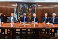 El Gobierno acordó con Santa Cruz y Neuquén la baja de retenciones para el petróleo convencional El Gobierno acordó con Santa Cruz y Neuquén la baja de retenciones para el petróleo convencional