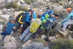 El hombre fue rescatado por Gendarmería luego de caer y sufrir traumatismo de cráneo y un esguince de tobillo