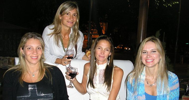 Leticia Navarría -en la dulce espera de su tercer hijo-, Silvana Lampasona, Andrea Sileoni y Roxana Yceta. Foto: Gentileza