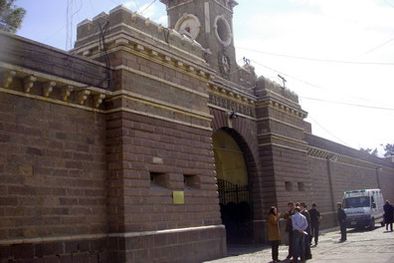 MDZol | Frente de la Penitenciaría de Mendoza. Foto: Nacho Gaffuri / MDZ