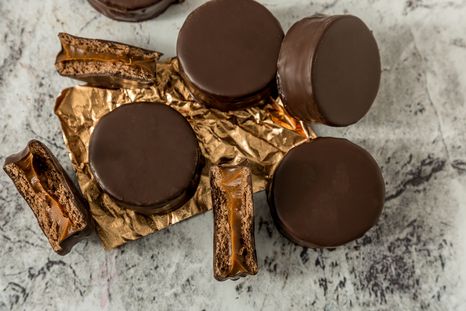 Podemos encontrar alfajores rellenos de dulce de leche, mermelada, frutas, entre otros. Foto: Shutterstock