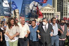 Luis Delía estuvo presente en la marcha contra la Corte. Foto: Twitter