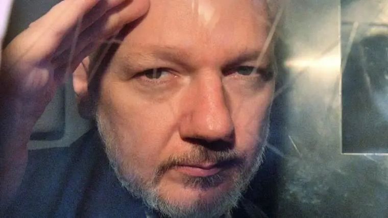 Assange en 2021 cuando estuvo cerca de ser extraditado a Estados Unidos. Foto: GETTY IMAGES
