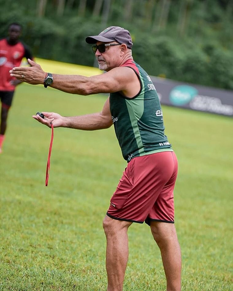 El DT rosarino Juan Manuel Llop lleva más de dos años trabajando en el fútbol ecuatoriano. El DT rosarino Juan Manuel Llop lleva más de dos años trabajando en el fútbol ecuatoriano.