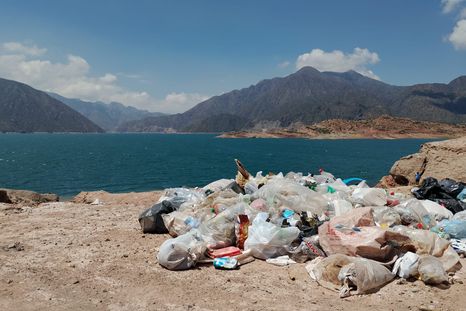 Las montañas de basura están en Potrerillos desde hace semanas. Las montañas de basura están en Potrerillos desde hace semanas.