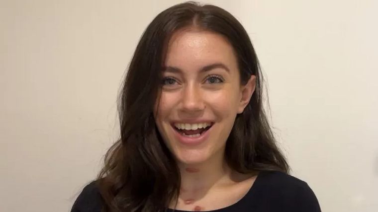 Natalie quería hacer borrón y cuenta nueva de su tratamiento contra el cáncer cuando empezó a usar aplicaciones de citas. Foto: NATALIE COLES