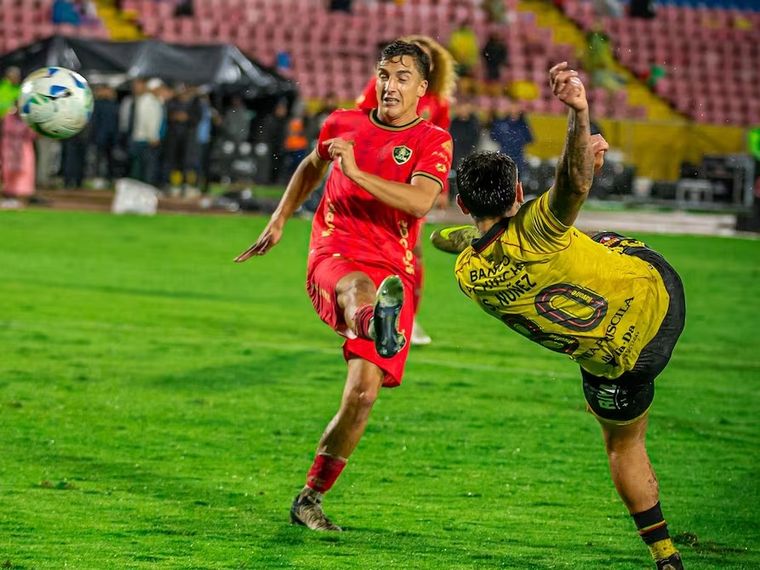Un futbolista de Barcelona de Ecuador picanteó el choque frente a Boca en la Bombonera.