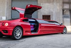 aunque usted no lo crea: una ferrari limusina para 8 pasajeros