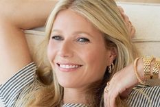 Gwyneth Paltrow contagia las ganas de usar faldas midi con nuestros zapatos más sencillos y cómodos Foto: Instagram