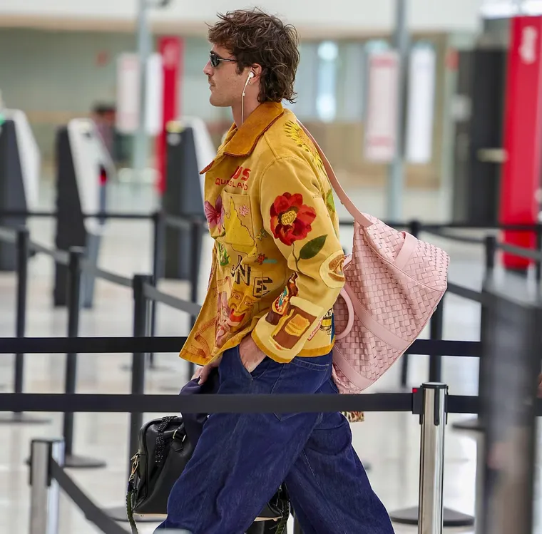 La chaqueta incluyó referencias a Priscilla, Frankenstein y Cumbres Borrascosas. La chaqueta incluyó referencias a Priscilla, Frankenstein y Cumbres Borrascosas.