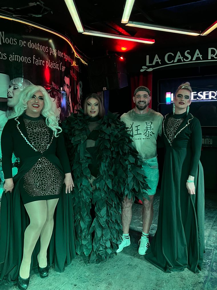 La estética drag y el brillo escénico protagonizan las noches de la escena alternativa en Mendoza. La estética drag y el brillo escénico protagonizan las noches de la escena alternativa en Mendoza.