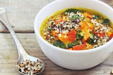 A esta sopa de berenjena y zanahoria le puede añadir los ingredientes que quieras Foto: Shutterstock