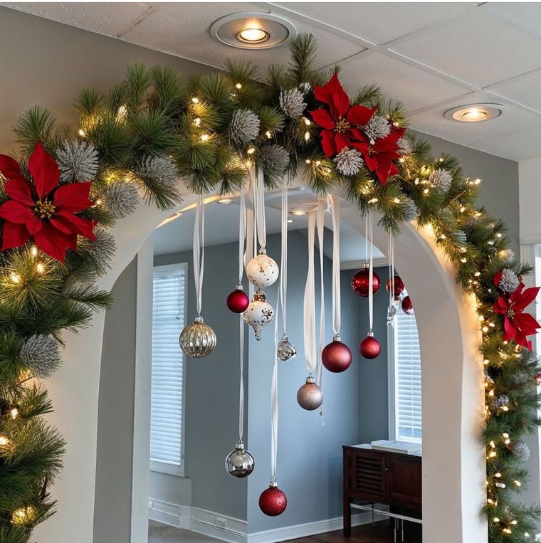 Esta tendencia recuerda la decoración de los hogares de las películas navideñas clásicas. Esta tendencia recuerda la decoración de los hogares de las películas navideñas clásicas. 