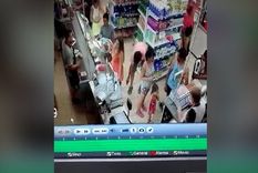 escrachan a un degenerado en una fiambreria de las heras