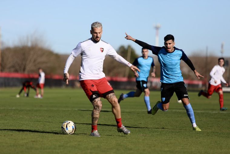 Darío Benedetto se volvió a lesionar y es duda para el clásico contra Rosario Central. Darío Benedetto se volvió a lesionar y es duda para el clásico contra Rosario Central.