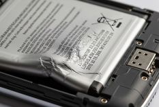 Una batería inflada no es estética: es un riesgo real de incendio y daño interno.