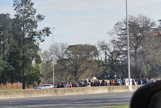 Manifestantes cortan el tránsito en la Autopista Riccheri. Foto: Twitter.com/elylocura Manifestantes cortan el tránsito en la Autopista Riccheri. Foto: Twitter.com/elylocura