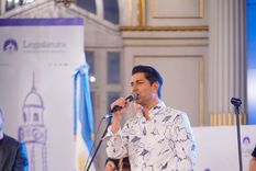 El reconocido cantante Maxi Pardo fue reconocido como Personalidad destacada de la cultura. Foto: Gentileza Prensa Legislatura de la Ciudad de Buenos Aires