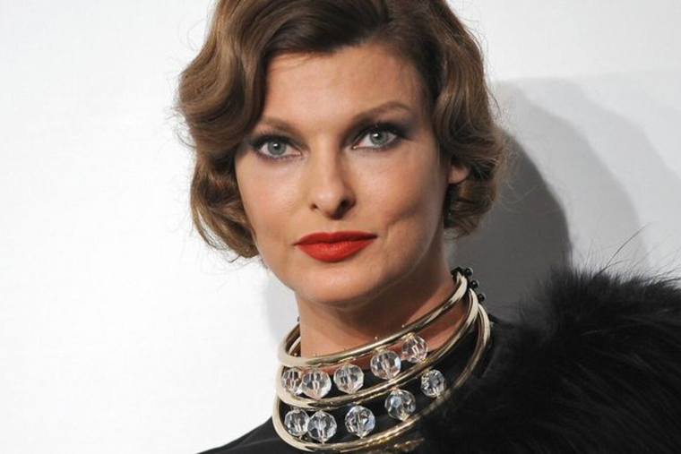 LINDA EVANGELISTA CERRÓ UN CAPÍTULO DE SU VIDA. LA SUPERMODELO LLEGÓ A UN ACUERDO CON LA EMPRESA QUE LA DEJÓ BRUTALMENTE DESFIGURADA Foto: Archivo