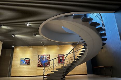 Bajo la Peatonal, la arquitectura moderna se funde con el arte de raíz mendocina. Bajo la Peatonal, la arquitectura moderna se funde con el arte de raíz mendocina.