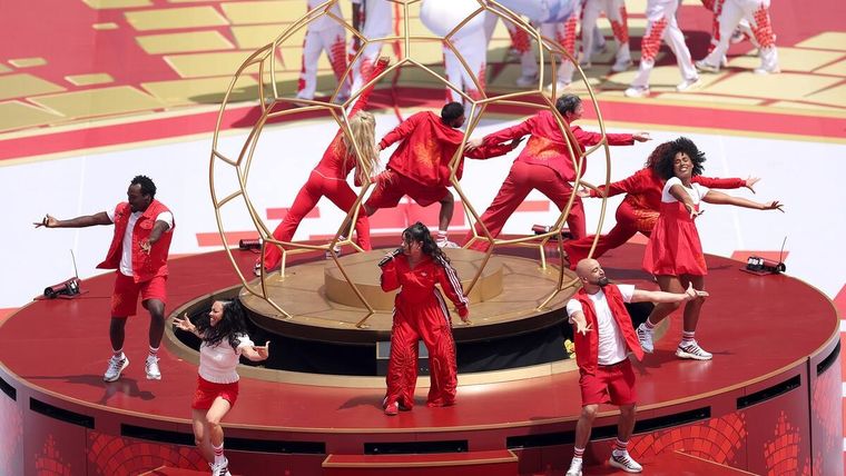 Alessia Cara abrió la segunda inauguración de la Copa del Mundo.