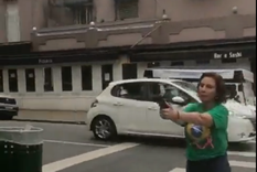 tension: diputada bolsonarista persiguio con un arma a seguidores de lula