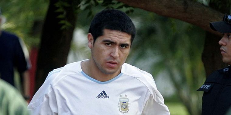 Riquelme podría zafar de quedarse sin jugar hasta diciembre. Foto: NA /Archivo