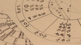 La carta astral se trata de una herramienta de autoconocimiento que describe las energías que conforman la esencia de cada persona. Foto: Unsplash