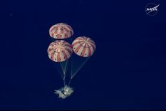 Las imágenes del riesgoso y emotivo regreso de los astronautas de Artemis II a la Tierra