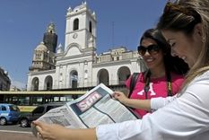 turismo: confian en un proyecto para que el estado pague el 50% de los viajes