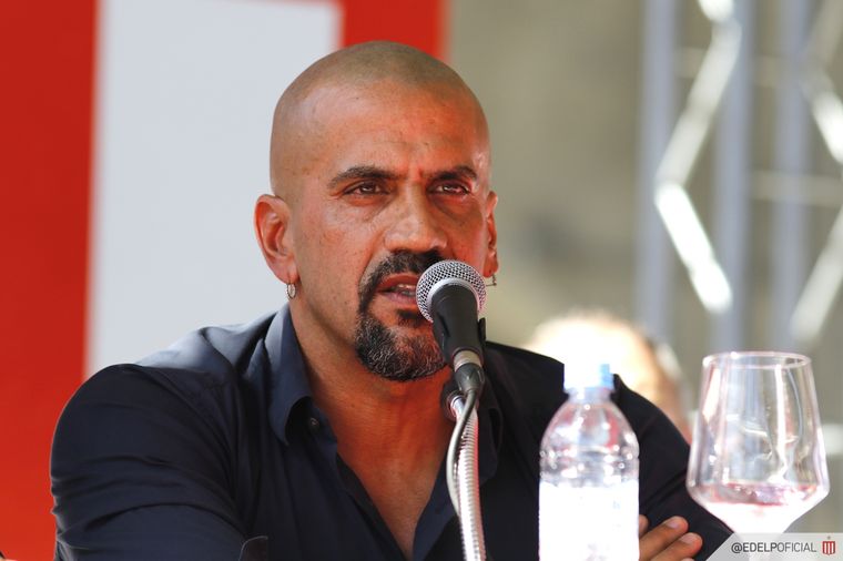 El presidente del Pincha encabeza las negociaciones. Foto: @EdelpOficial