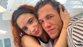 La flamante pareja y un gran presente. Créditos: Instagram / alexcaniggia La flamante pareja y un gran presente. Créditos: Instagram / alexcaniggia