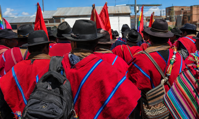 Los Ponchos Rojos volvieron a aparecer en medio de las protestas que sacuden a Bolivia.