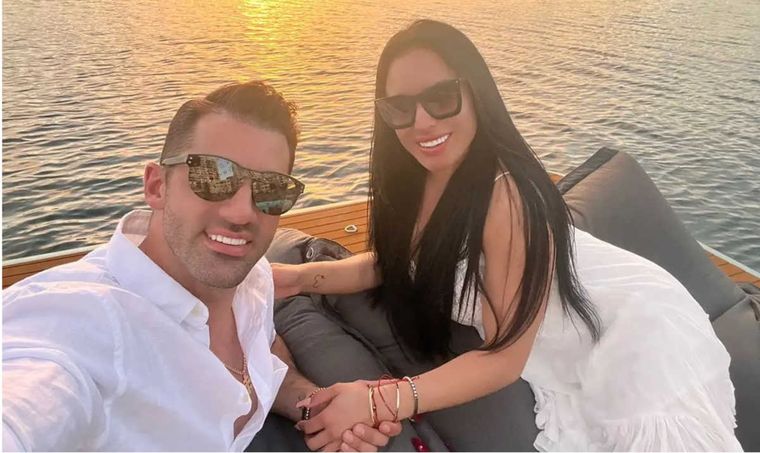 Toni Costa y Evelyn Beltrán reaccionaron a la nueva canción de Luis Fonsi.