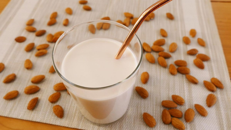 Muchas personas preparan esta receta en verano para usar en bebidas y licuados. Muchas personas preparan esta receta en verano para usar en bebidas y licuados.