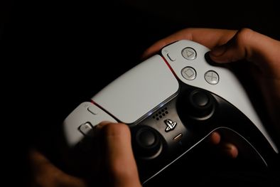 MDZol | DualSense PS5 - Portada