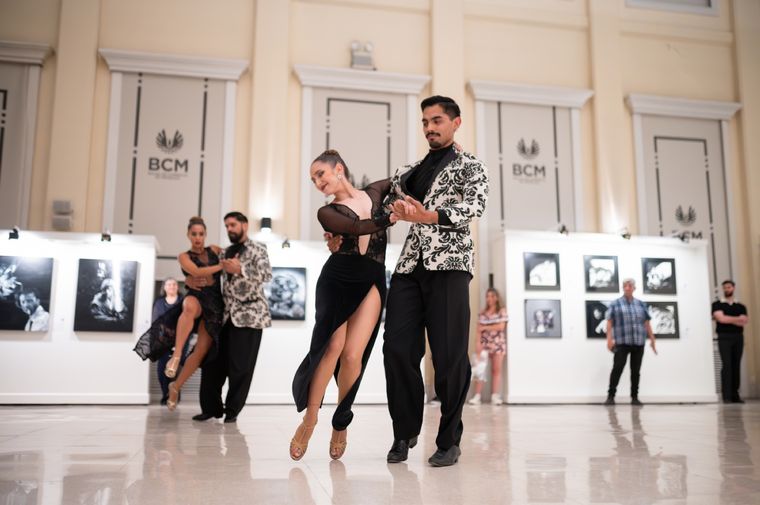 ¡Mirá todos los sociales de una muestra de arte increíble en la Bolsa de Comercio de Mendoza! Foto: Bolsa de Comercio de Mendoza