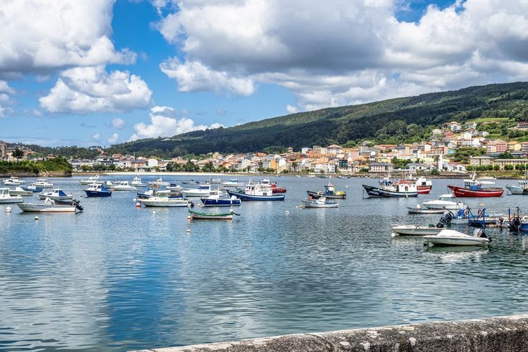 Navegar por la costa es una de las actividades más recomendadas en Rías Baixas. Navegar por la costa es una de las actividades más recomendadas en Rías Baixas.